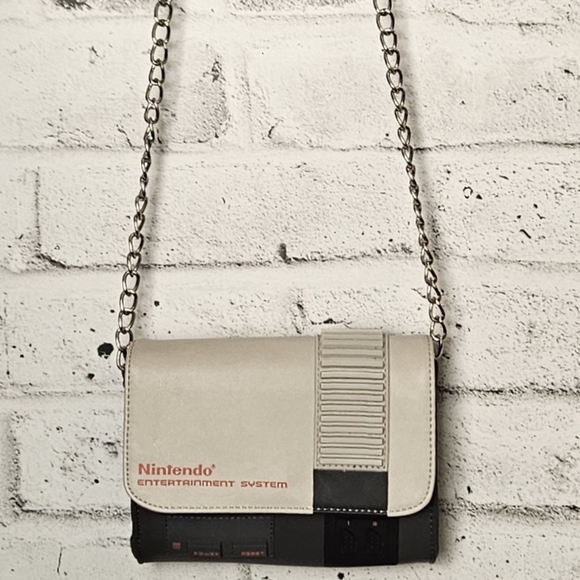 Nintendo NES Console Crossbody Bag Retro Gamer Chain Strap Purse - Picture 2 of 12
